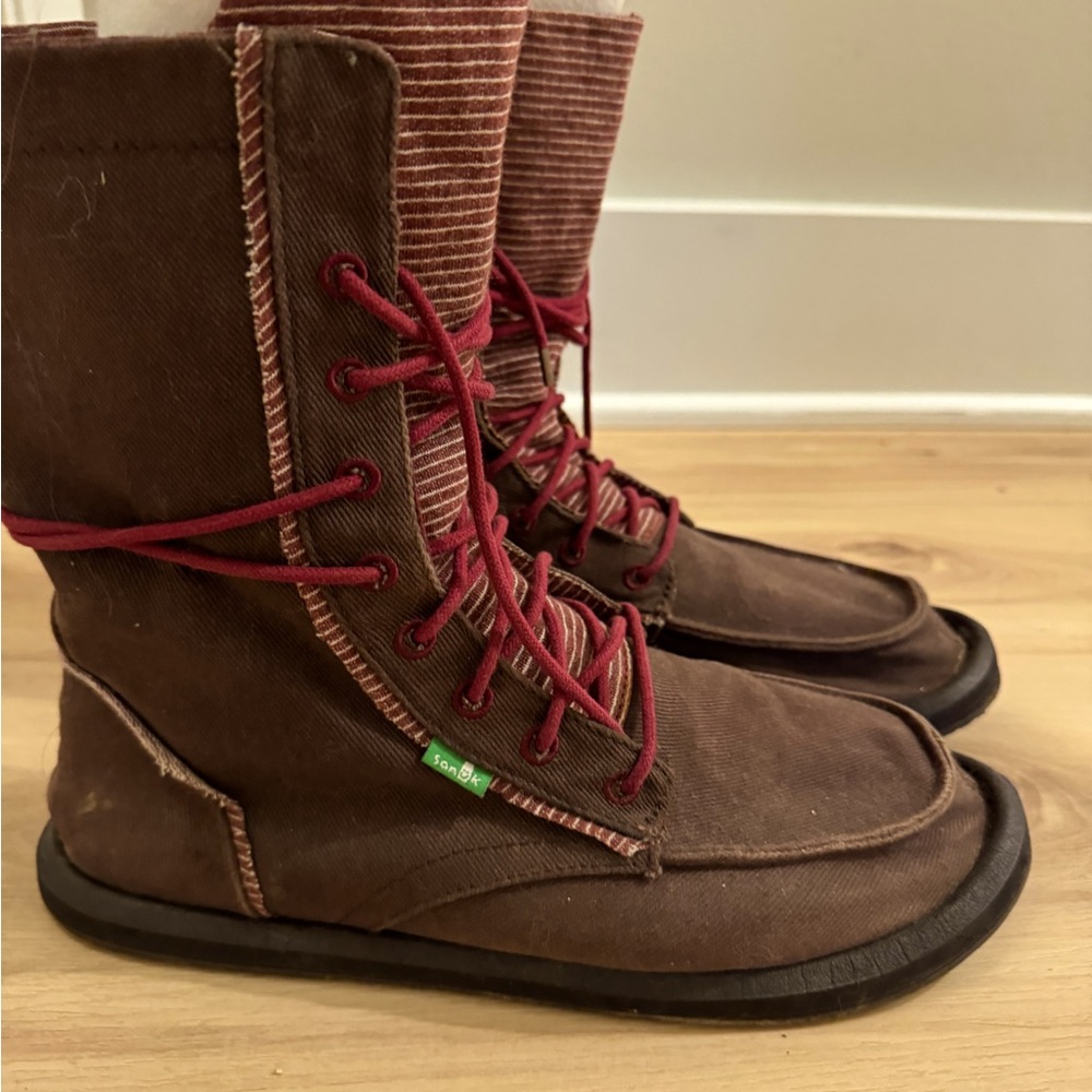 Vegan boots, recycled materials, flat and so comfy!